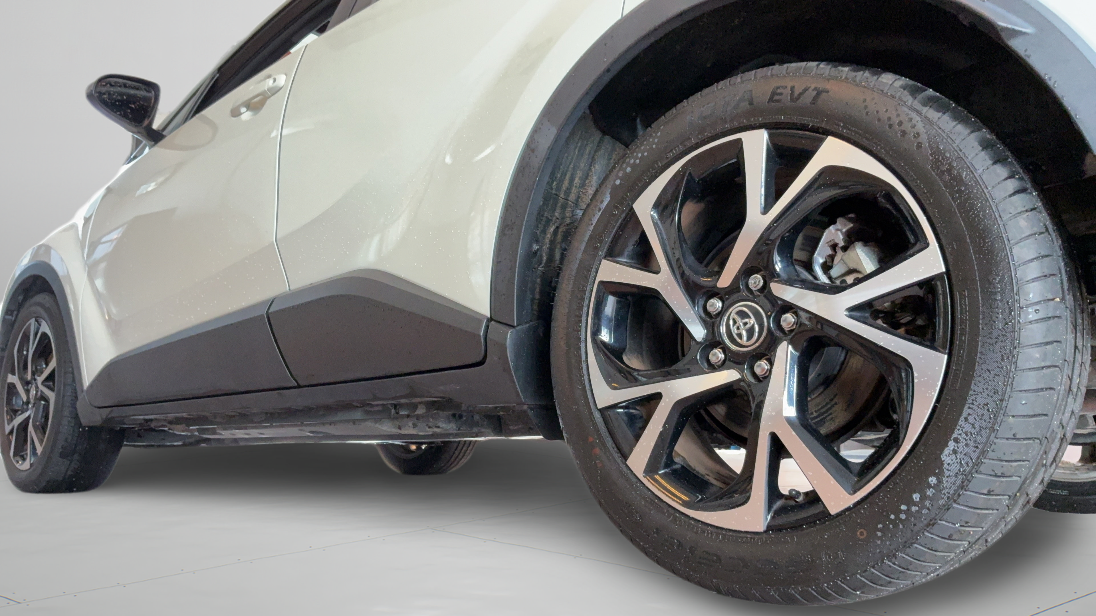 Used 2019 Toyota C-HR XLE FWD image 43