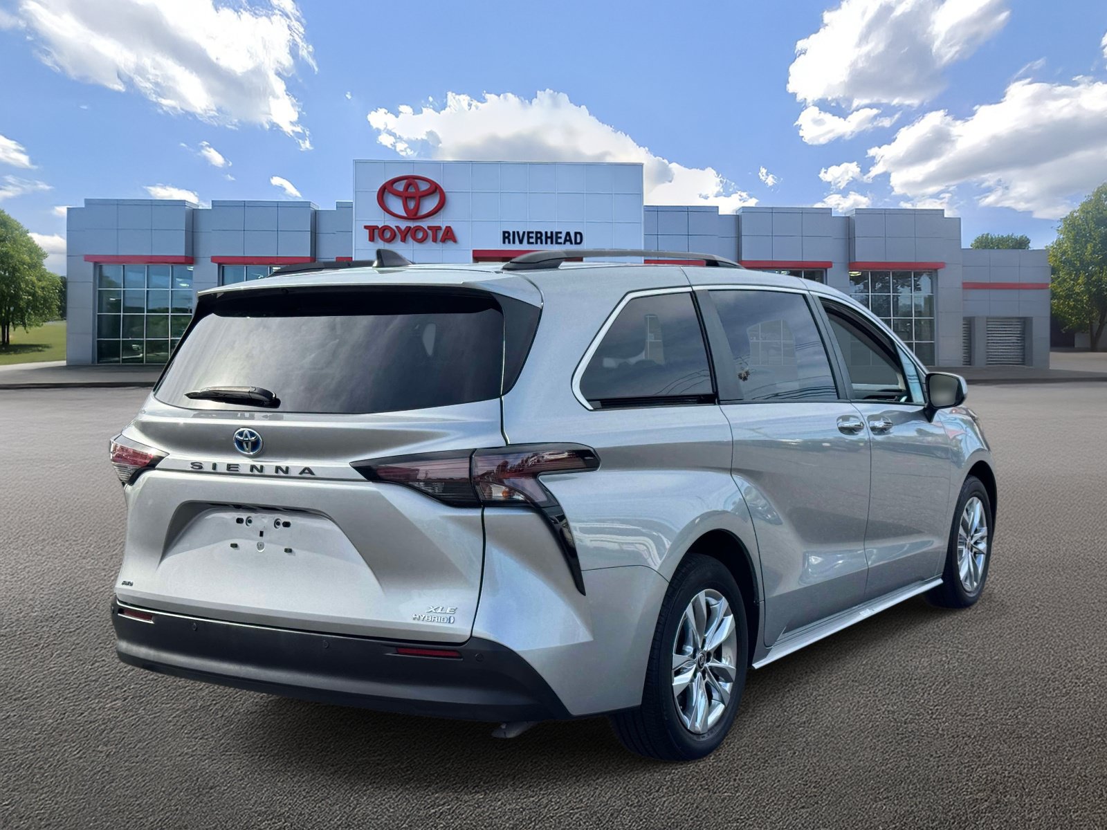 Certified 2024 Toyota Sienna XLE w/ XLE Plus Package AWD/4WD image 7