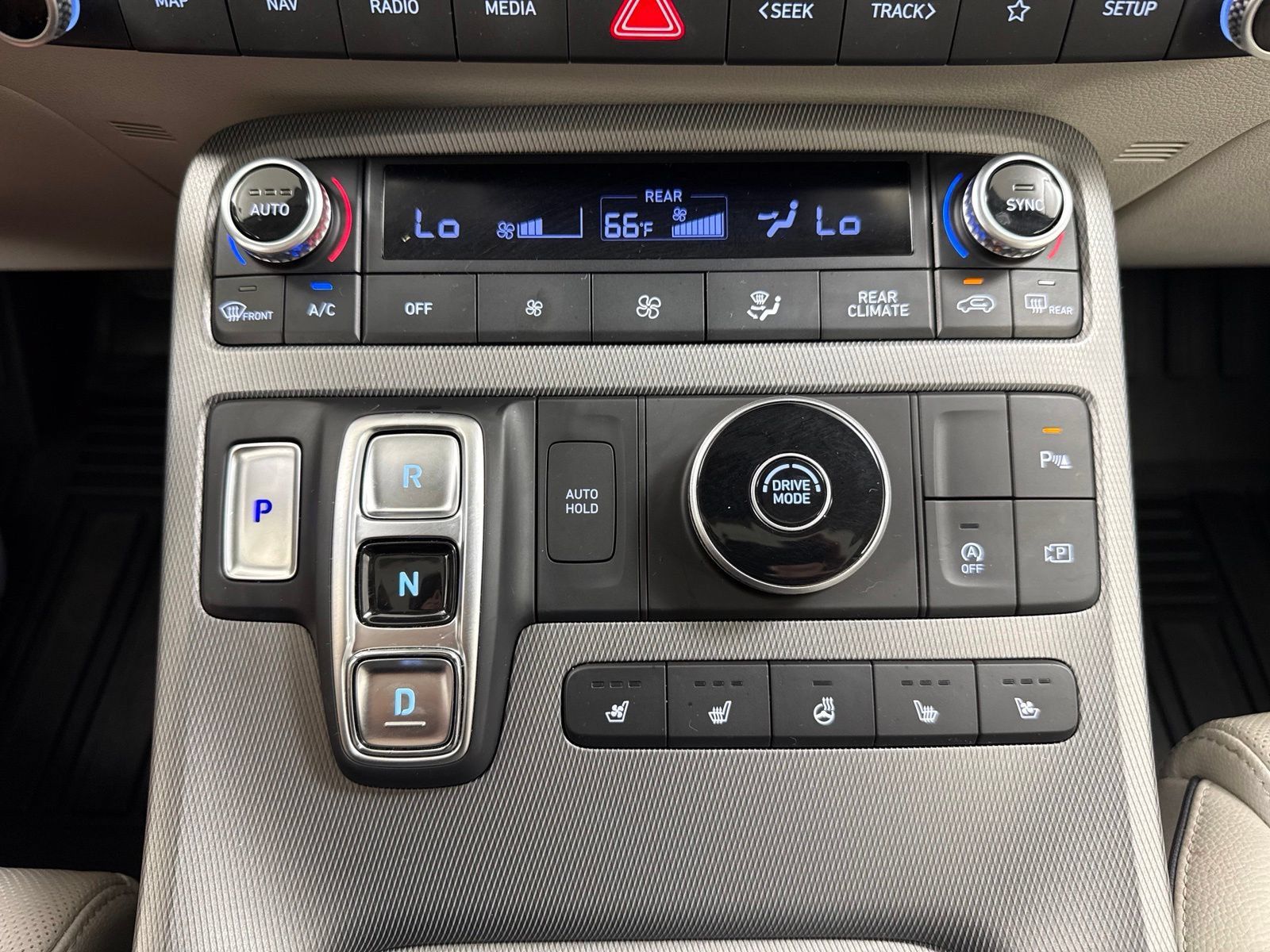 Used 2025 Hyundai Palisade Limited FWD image 23