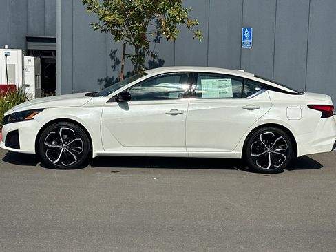 Certified 2025 Nissan Altima 2.5 SR FWD image 7