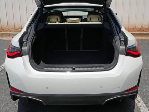 Used 2023 BMW i4 eDrive35 RWD image 9