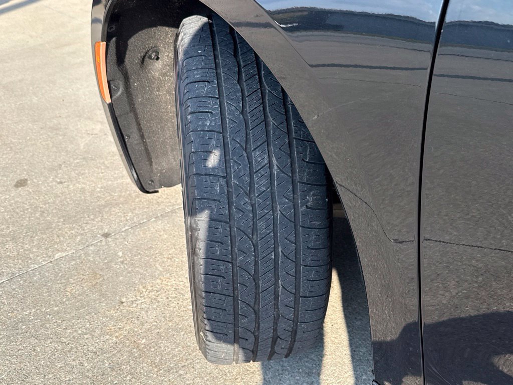 Used 2018 Chrysler Pacifica Touring Plus w/ Tire & Wheel Group FWD image 47