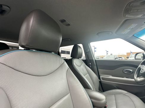 Used 2017 Kia Soul EV + image 17