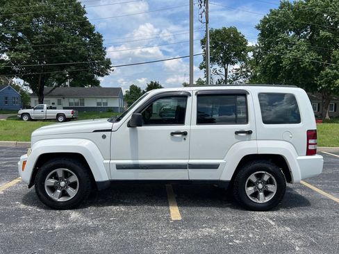 Used 2008 Jeep Liberty Sport AWD/4WD image 2