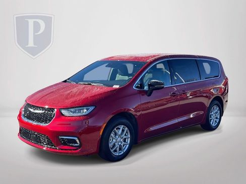 New 2026 Chrysler Pacifica Select image 4