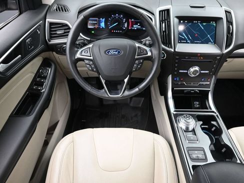 Used 2019 Ford Edge Titanium w/ Equipment Group 301A AWD/4WD image 15