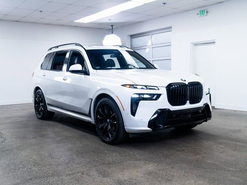 Used 2025 BMW X7 xDrive40i w/ M Sport Package image 27