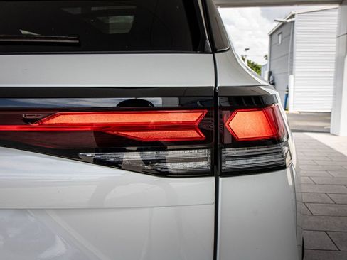 New 2026 Volkswagen Tiguan SE R-Line FWD image 14