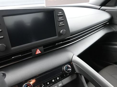 Certified 2025 Hyundai Elantra Sport image 16