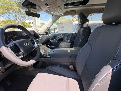 New 2026 INFINITI QX80 Luxe RWD image 8