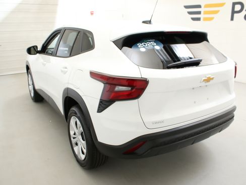 Certified 2025 Chevrolet Trax LS FWD image 7