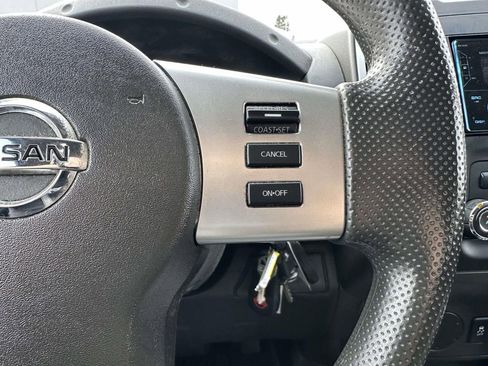 Used 2014 Nissan Frontier SV image 13