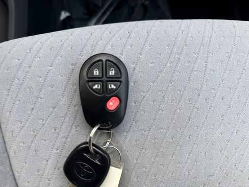 Used 2020 Toyota Sienna LE image 25