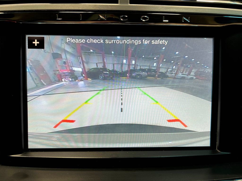 Used 2017 Lincoln Continental Select w/ Climate Package FWD image 12