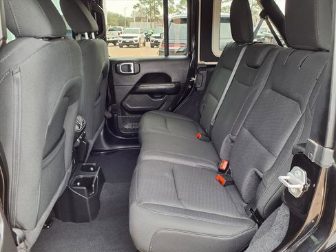 Used 2020 Jeep Wrangler Unlimited Sahara w/ LED Lighting Group image 17