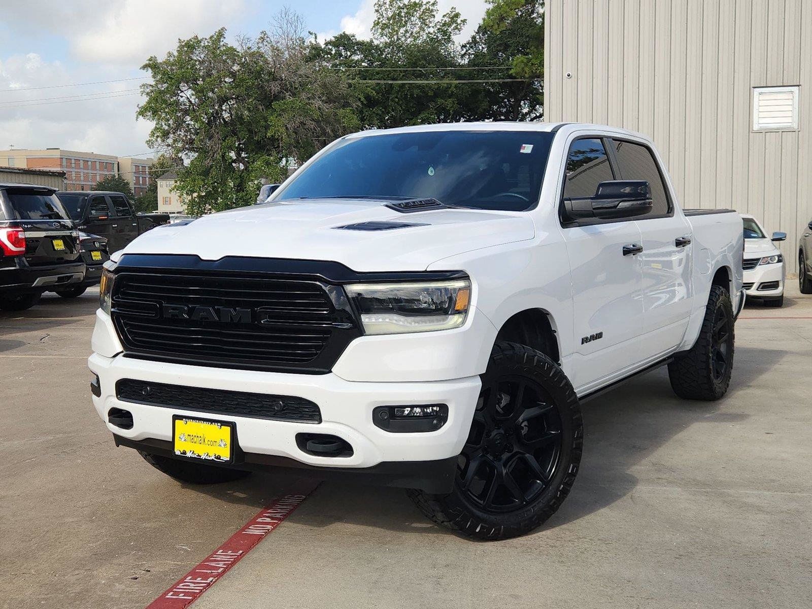 Used 2024 RAM 1500 Laramie AWD/4WD image 1