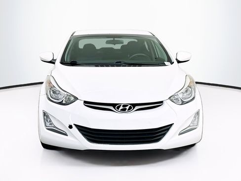 Used 2014 Hyundai Elantra SE w/ Option Group 02 FWD image 2