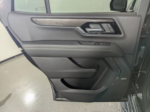Used 2025 GMC Yukon Elevation image 15