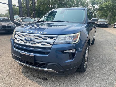 Used 2019 Ford Explorer XLT w/ Equipment Group 202A AWD/4WD image 2
