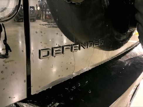 New 2026 Land Rover Defender 110 V8 AWD/4WD image 15