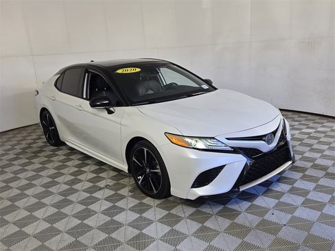 Used 2020 Toyota Camry XSE image 2