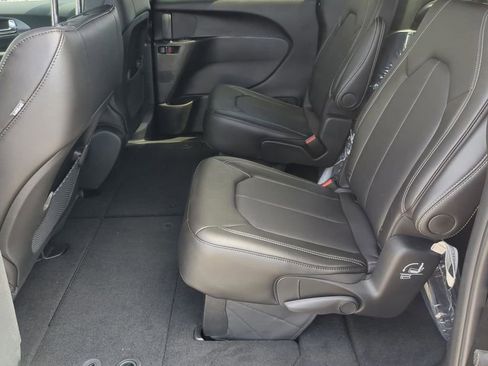 New 2025 Chrysler Voyager LX image 15