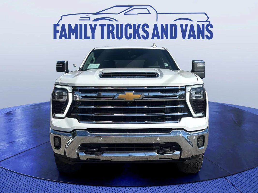Used 2024 Chevrolet Silverado 2500 LTZ w/ LTZ Premium Package AWD/4WD image 8