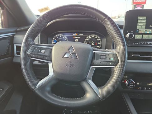 Used 2023 Mitsubishi Outlander SE image 25