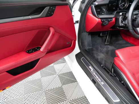 Certified 2024 Porsche 911 Carrera S image 8
