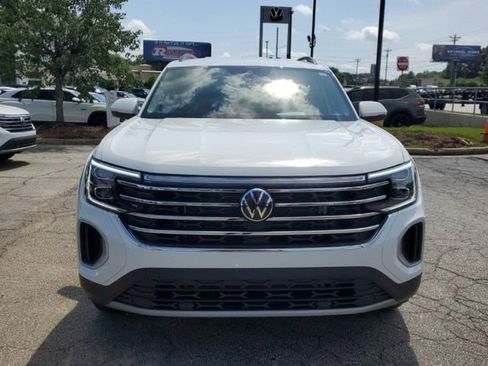 Certified 2025 Volkswagen Atlas SE FWD image 2