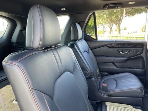 Used 2025 Honda Pilot TrailSport image 29