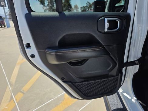 Used 2024 Jeep Wrangler Unlimited Sahara AWD/4WD image 16