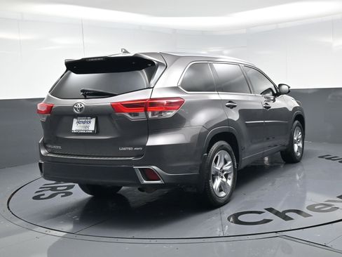 Used 2019 Toyota Highlander Limited image 9