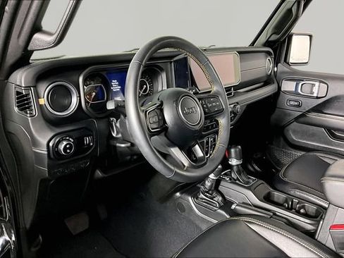 Used 2024 Jeep Gladiator Sport AWD/4WD image 16