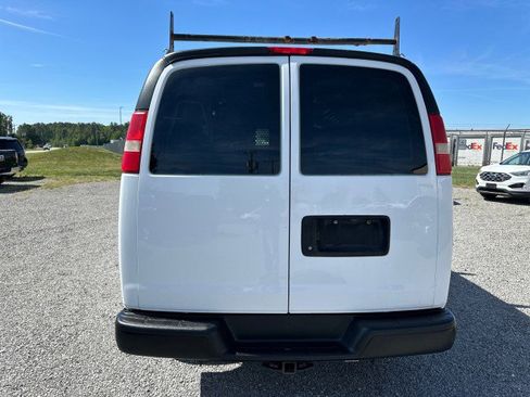 Used 2017 Chevrolet Express 2500 RWD image 11
