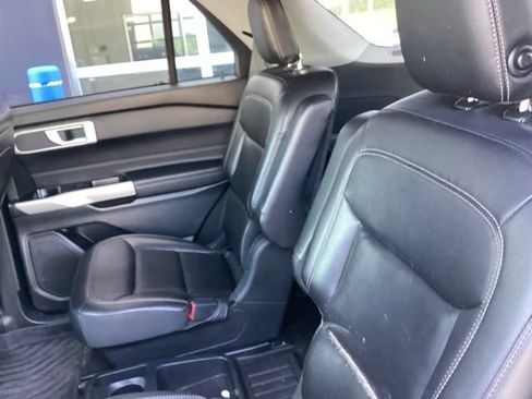 Used 2020 Ford Explorer XLT w/ Equipment Group 202A AWD/4WD image 16