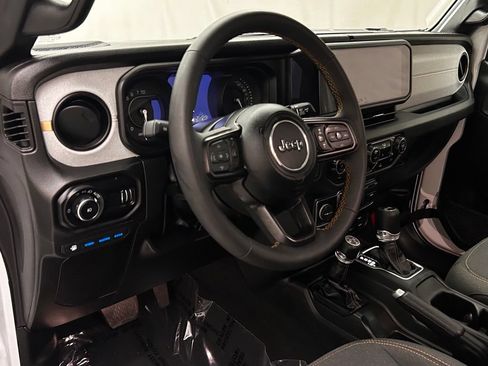 Used 2024 Jeep Wrangler Unlimited AWD/4WD image 11