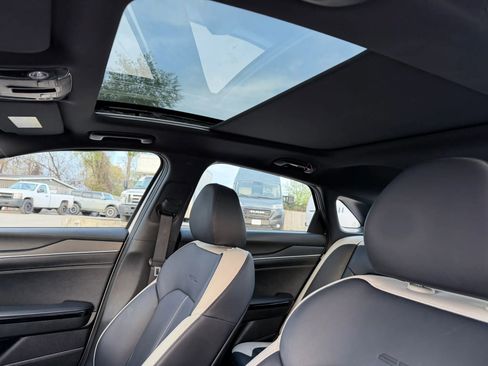 Used 2025 Kia K5 GT-Line w/ GT-Line Premium Package image 19