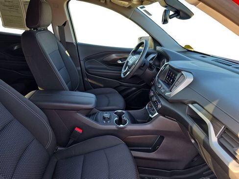 Used 2024 GMC Terrain SLE w/ Driver Convenience Package FWD image 17