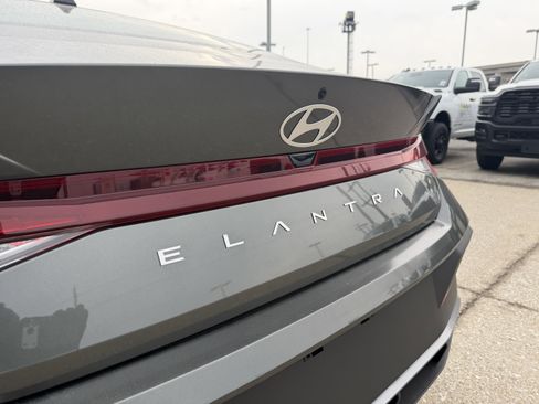 New 2026 Hyundai Elantra SE FWD image 8