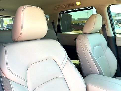 Used 2025 Nissan Pathfinder SL FWD image 27