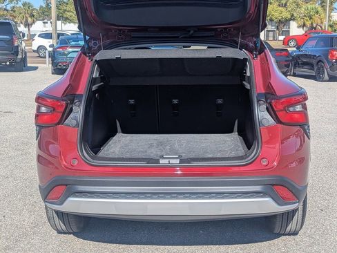 Used 2025 Chevrolet Trax LT w/ LT Convenience Package image 8