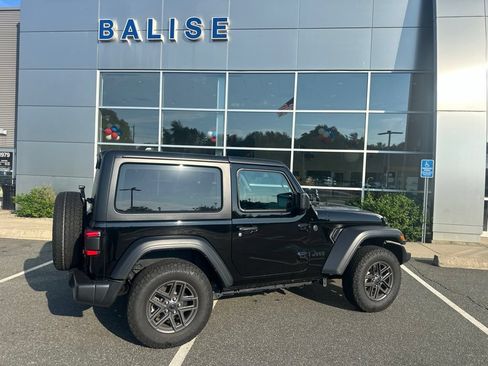 Used 2024 Jeep Wrangler Sport AWD/4WD image 5