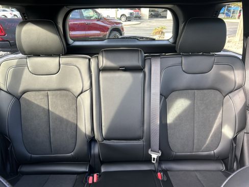 New 2025 Jeep Grand Cherokee Altitude image 38