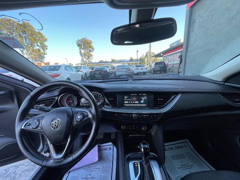 Used 2018 Buick Regal Preferred FWD image 9
