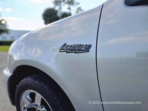 Used 2002 Ford F150 Lightning image 10