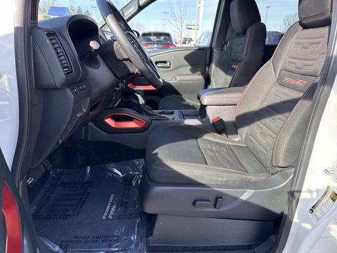 Used 2024 Nissan Frontier PRO-4X image 29