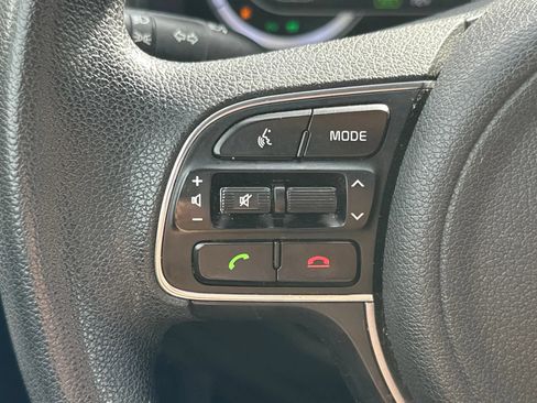 Used 2017 Kia Niro FE FWD image 24