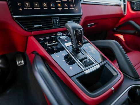 Certified 2023 Porsche Cayenne S Platinum image 20