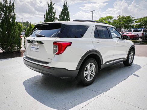 Used 2021 Ford Explorer XLT AWD/4WD image 11